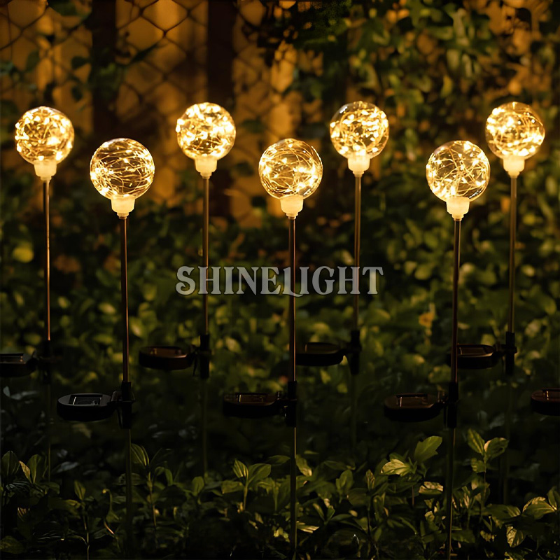 Đèn cầu trang trí cắm cỏ