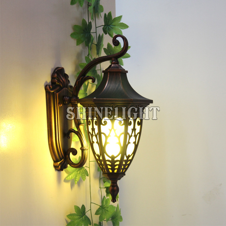 Đèn gắn tường cổ điển