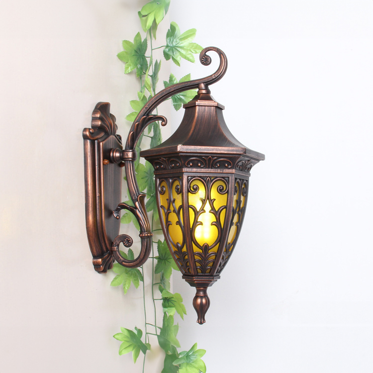 Đèn gắn tường cổ điển