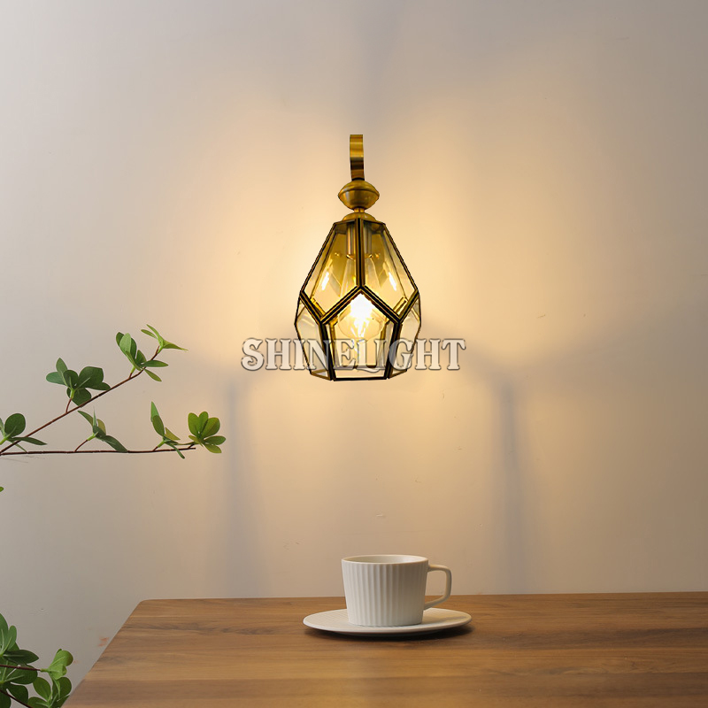 Đèn gắn tường